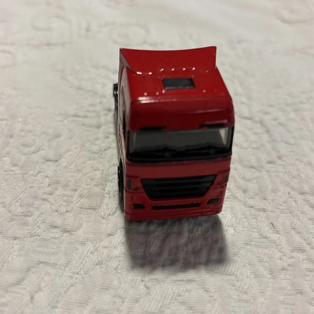 MATCHBOX (2005) DAF XF95 SPACE CAB TRUCK RED 1:86 104